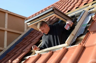 Pose de fenêtres de toit Velux à Montrodat